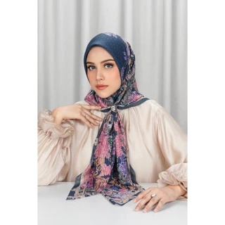 The Palace Voile Square