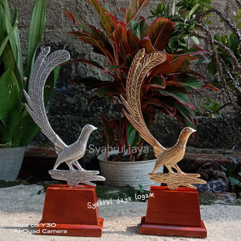 Jual COD Piala/trophy Logam motif Burung Murai Ekor panjang | Shopee ...