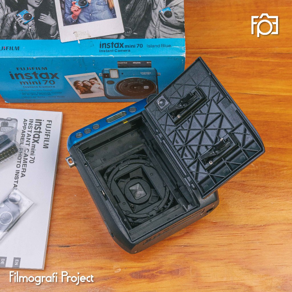 Jual Fujifilm Instax Mini 70 Blue (BNOB Ex Display) LIKE NEW Jual Fujifilm Instax Mini 70 Blue (BNOB Ex Display) LIKE NEW
