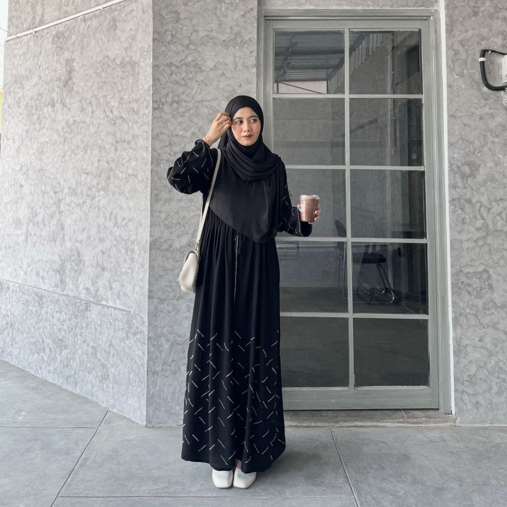 Jual Abaya robi'ah swaroski-abaya mewah kekinian-abaya hitam swaroski ...