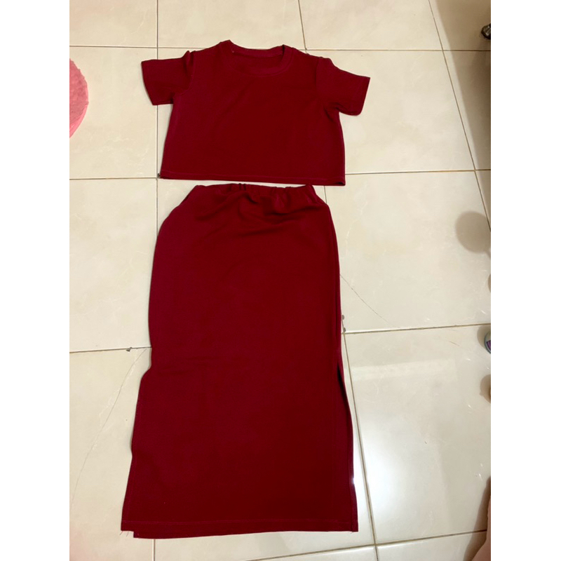 Jual Maroon One Set Atasan dan Rok Panjang #likenew | Shopee Indonesia