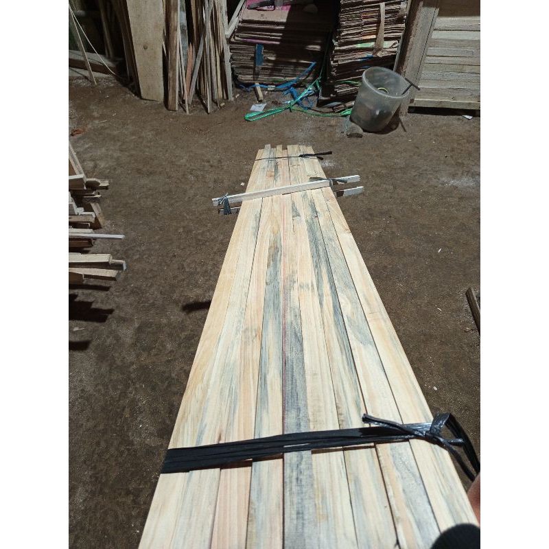 Jual kayu Reng 2x3x200cm sudah serut halus bahan kayu solid | Shopee ...