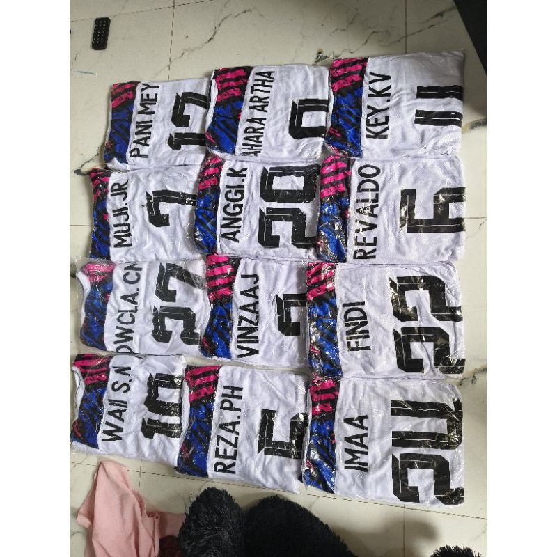Jual JUAL RUGI Returan jersey berbagai motif dan size DEWASA bola ...