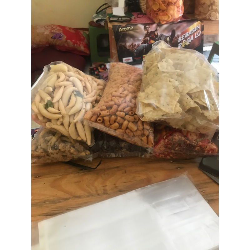 Jual PAKET SNACK 100 RIBU (BEBAS PILIH JENIS) | Shopee Indonesia