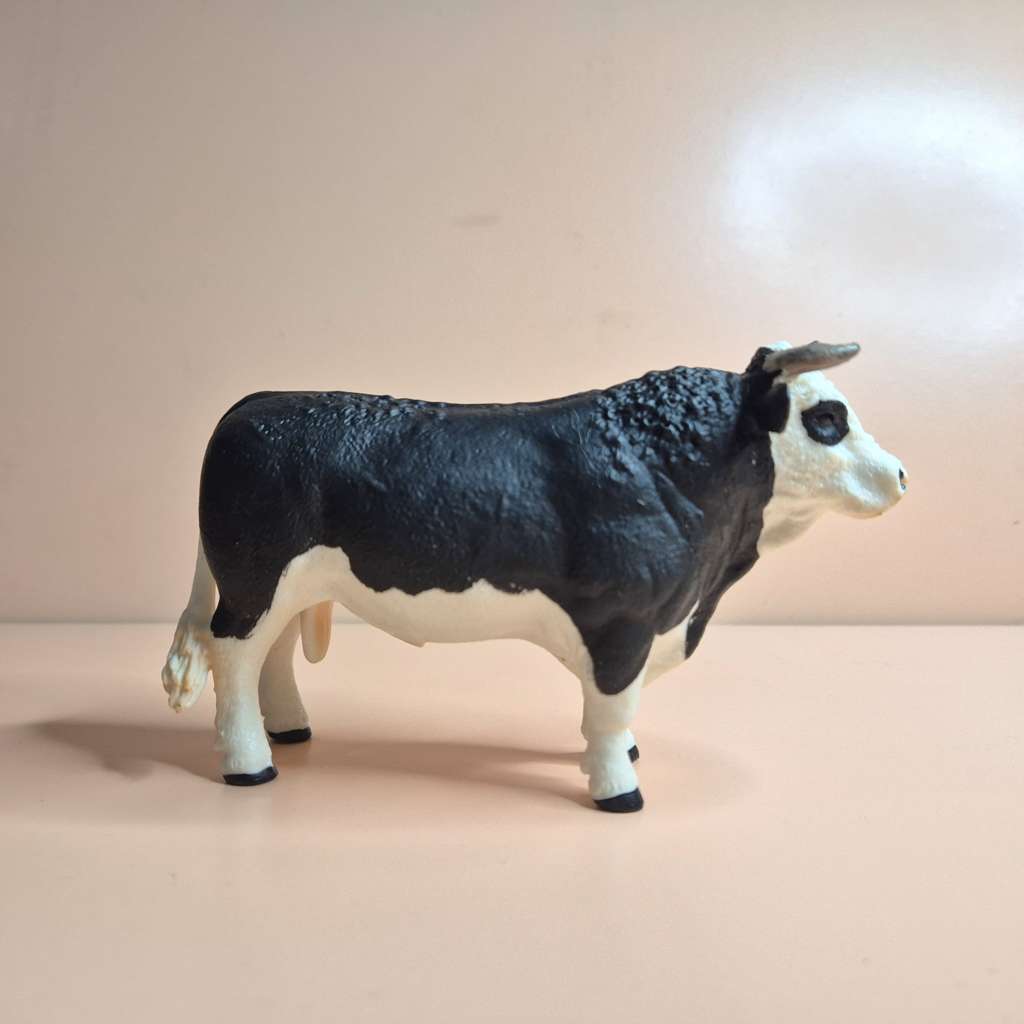 Jual Figur Hewan Sapi Simmental Jantan coklat Miniatur detail rapi 13 ...