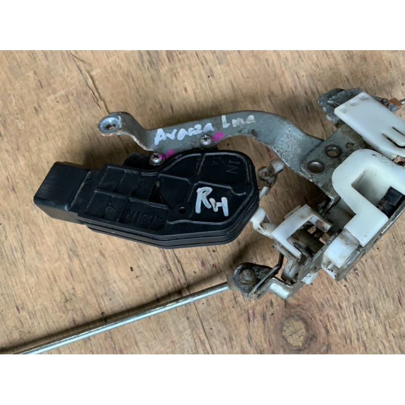 Jual Door lock Doorlock Avanza Xenia lama 2004 2011 original copotan ...