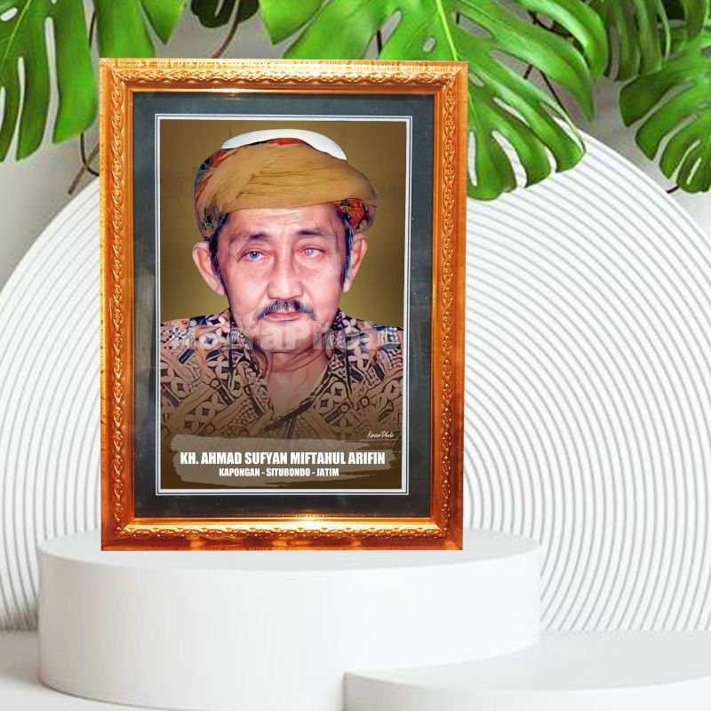 50 yoshdan oshgan yalangoch rus ayollarining tukli mushuklari bilan uy qurilishi fotosuratlari