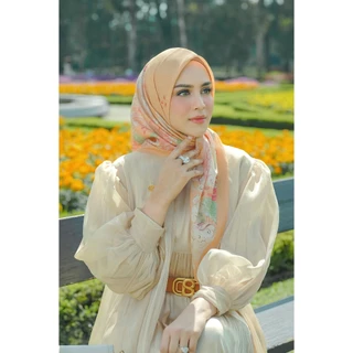 The Friendship Satin Square