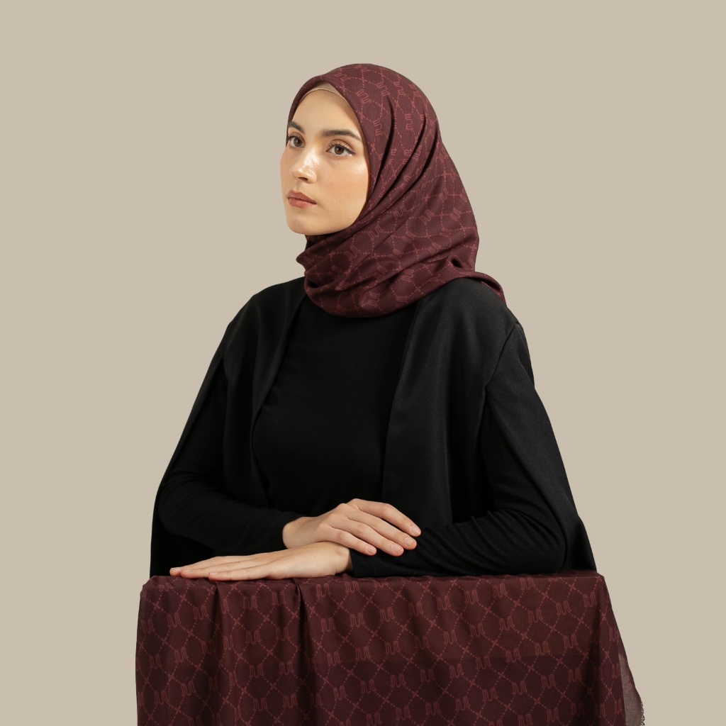 Wulang Narawangsa Hijab Segi Empat Monogram Maroon Kerudung Segi Empat Hijab Motif Segi Empat Hijab Voal Premium