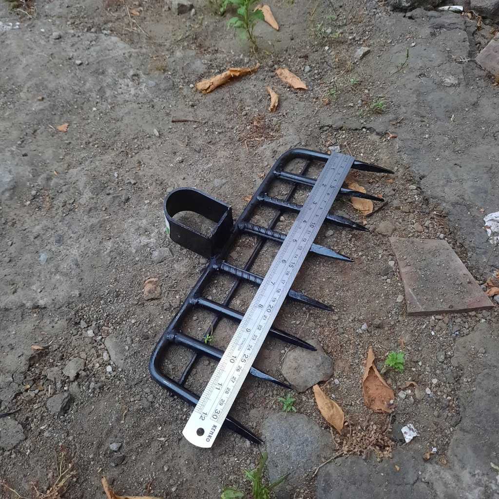 Jual Alat Garuk Rumput / Peralatan Untuk Pertanian / Alat Untuk ...