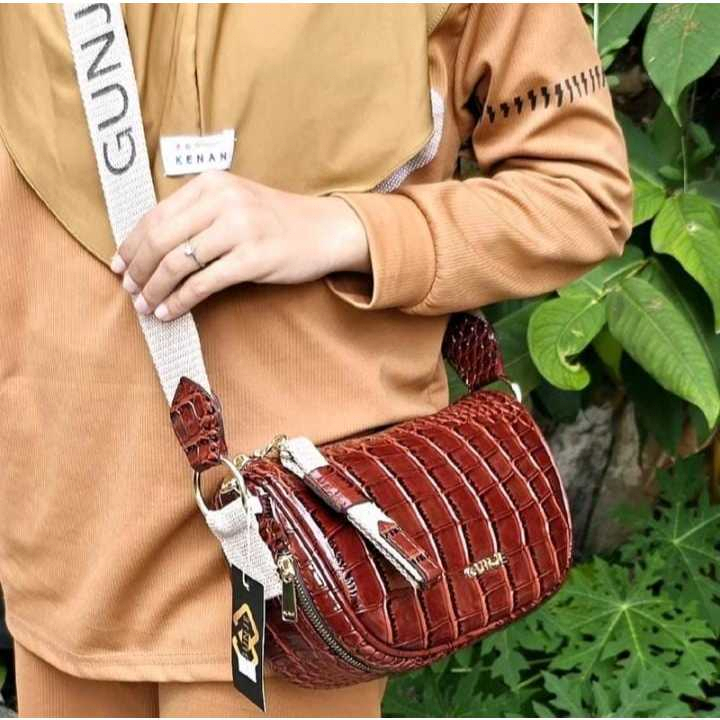Jual tas selempang viral gunje original bahan croco | Shopee Indonesia