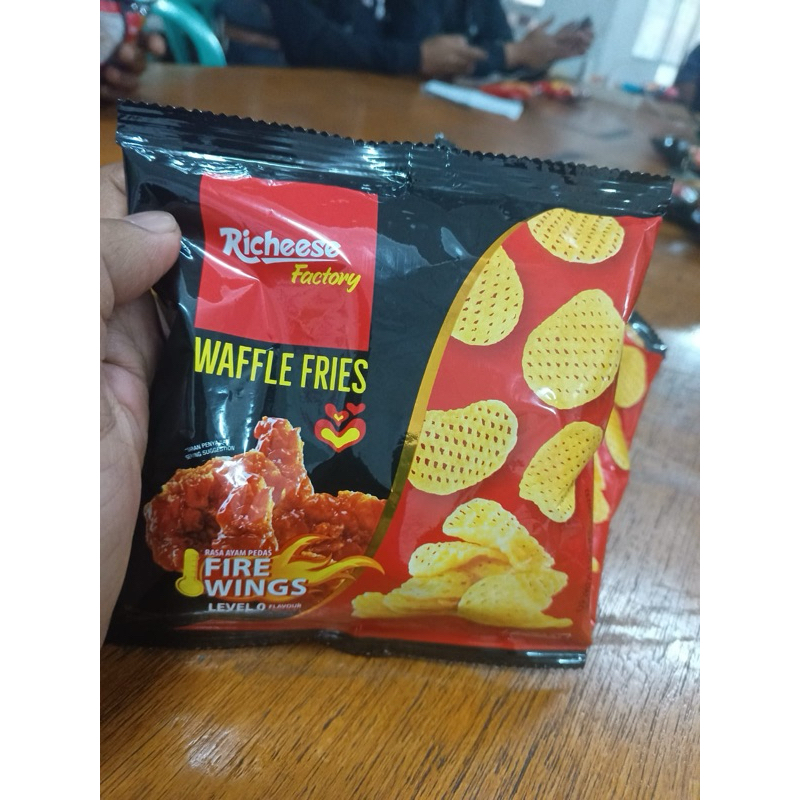 Jual Chiki Richeese Waffle Fries LV 0 / 1 Dus / 6 Renceng | Shopee ...