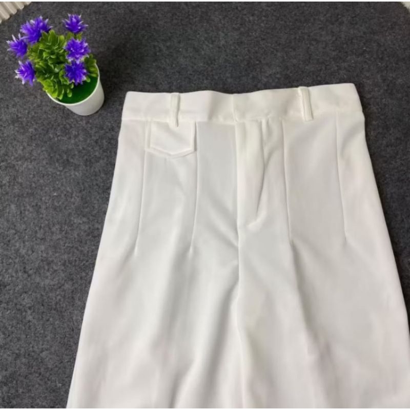 Yalangoch tok-shou boshlovchisi