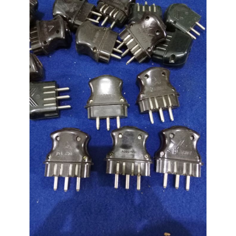 Jual stiker socket and plug with 3 /380V - 10A round blades | Shopee ...