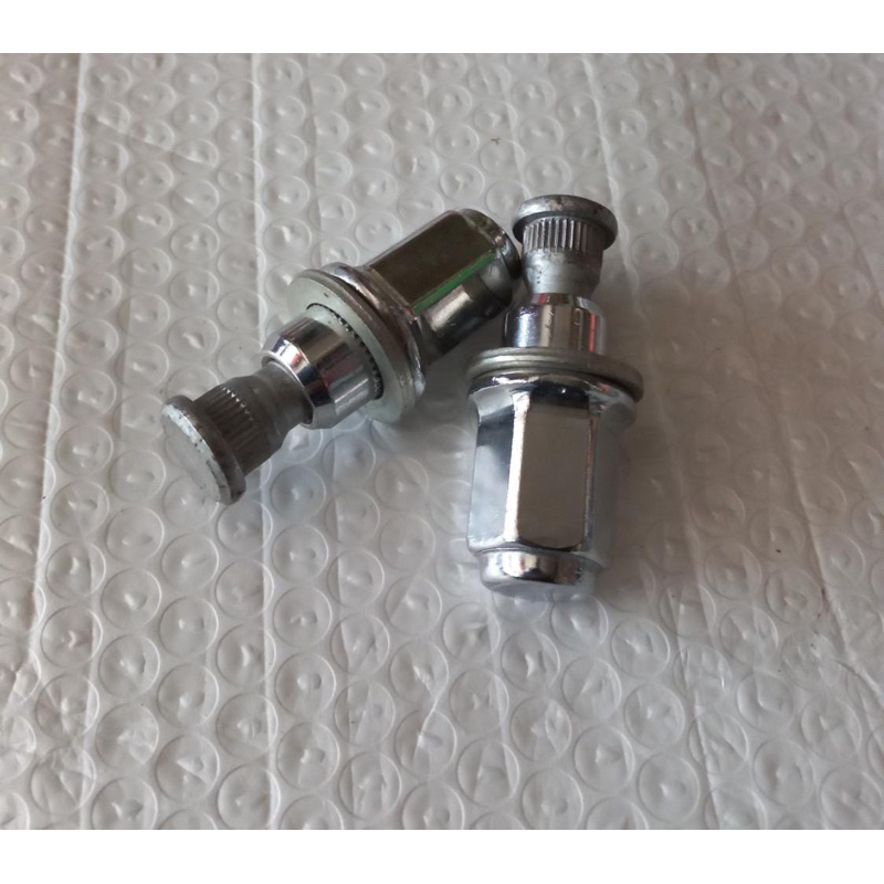 Jual Baut +mur roda original Inova,fortuner ,hilux,hiace | Shopee Indonesia