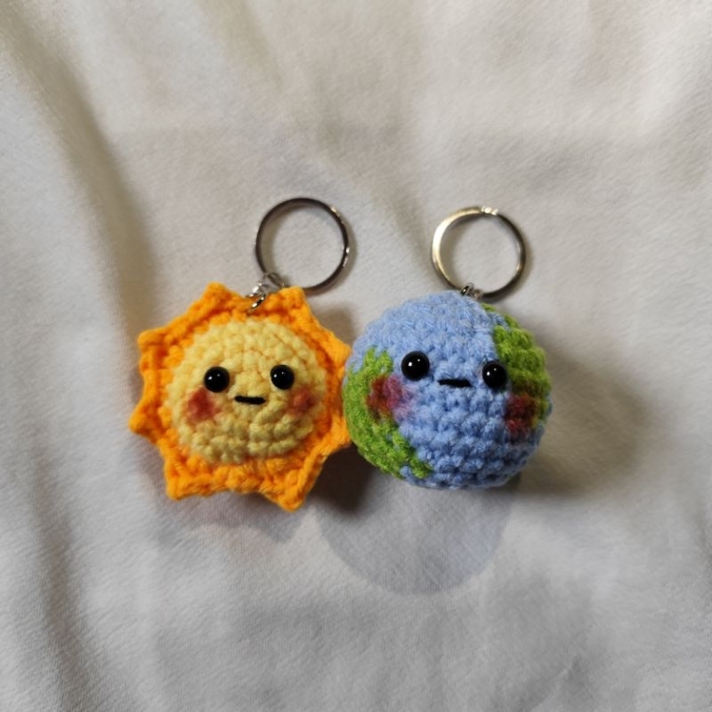 Jual SUN EARTH KEYCHAIN CROCHET/GANTUNGAN KUNCI RAJUT BUMI DAN MATAHARI ...