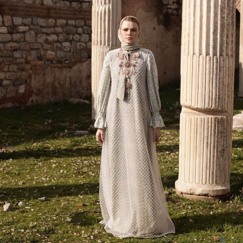 Jual LEONARA DRESS RAYA COLLECTION 2025 BY MANDJHA IVAN GUNAWAN ...