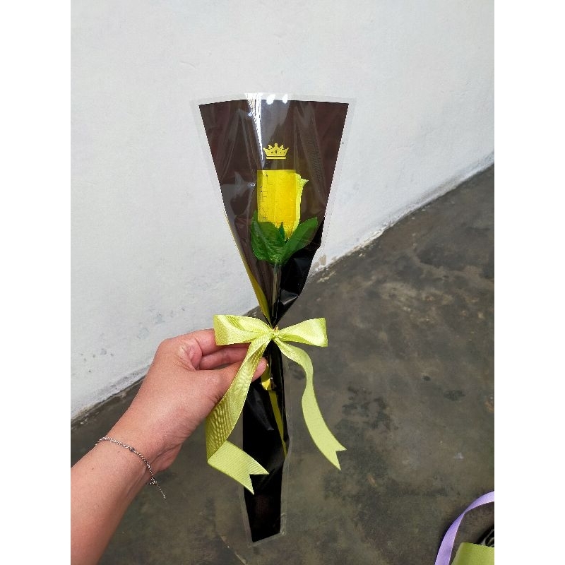 Jual Bucket bunga / single rose / kado valentine / bucket mawar ...