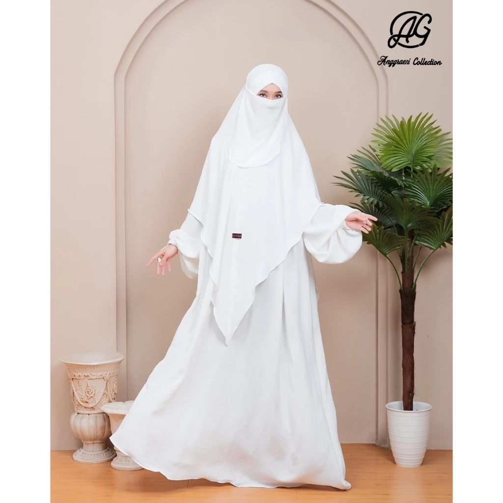 Tampilan Elegan Gamis Candera Set Cadar