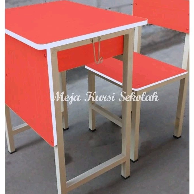 Jual Meja Kursi Sekolah - Tipe Star | Warna Spark Red | Merah terang ...