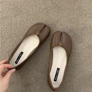 Sepatu Datar Wanita Sepatu Kaki Babi Retro Sepatu Tunggal Sol Lembut Wanita Tabi Shoes