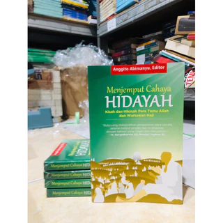 ( PROMO BUKU MURAH ORIGINAL ) BUKU AGAMA ISLAM / BACAAN ISLAM / MENJEMPUT CAHAYA HIDAYAH / ANGGITO ABIMANYU