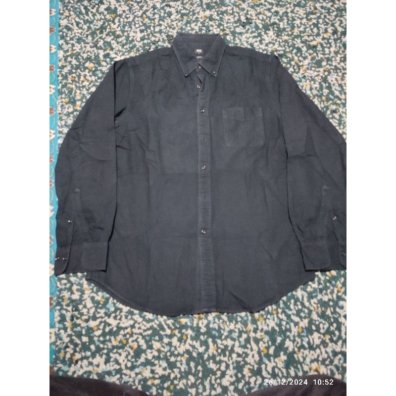 Jual kemeja uniqlo hitam Shopee Indonesia
