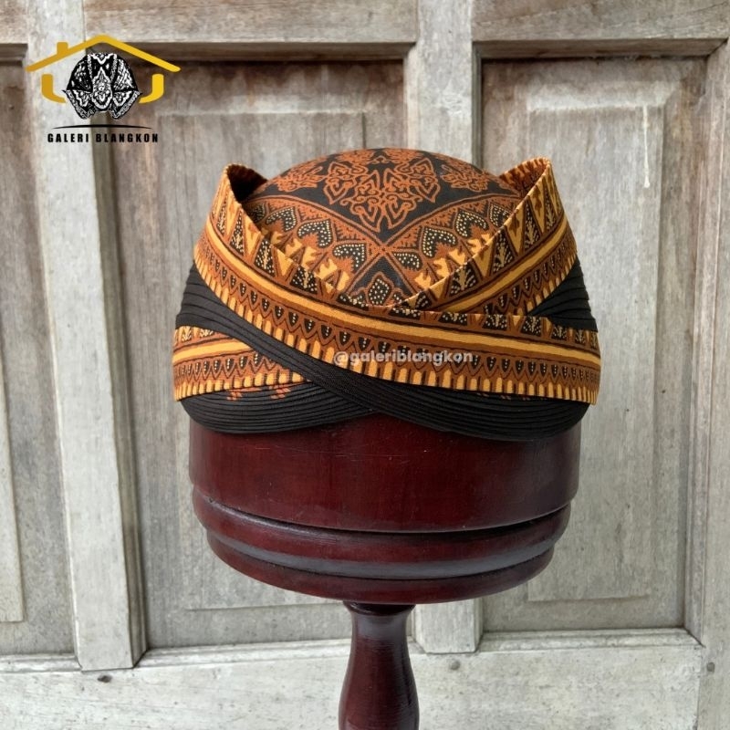 Jual Blangkon Solo Perbawan Among Tamu Motif Batik Modhang Hitam Polos ...