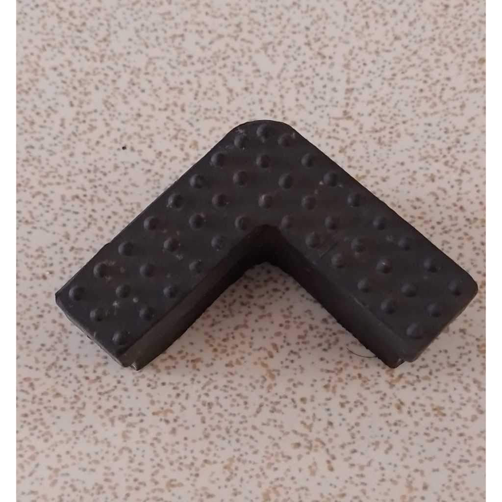 Jual KARET KAKI RAK BESI SIKU UKURAN 4X4 CM | Shopee Indonesia