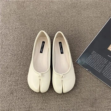 Sepatu Datar Wanita Sepatu Kaki Babi Retro Sepatu Tunggal Sol Lembut Wanita Tabi Shoes