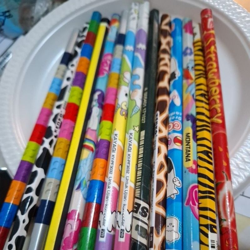 Jual pensil 2b random per biji | Shopee Indonesia