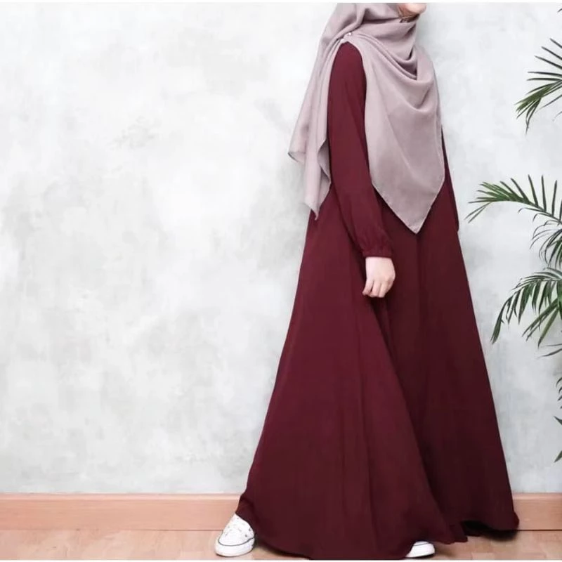 Gamis Salwa hitam tampilan keseluruhan