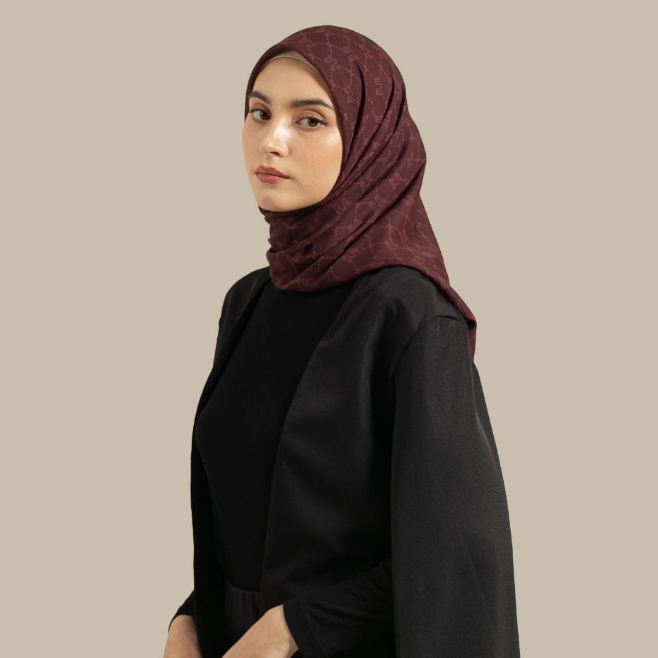 Wulang Narawangsa Hijab Segi Empat Monogram Maroon Kerudung Segi Empat Hijab Motif Segi Empat Hijab Voal Premium