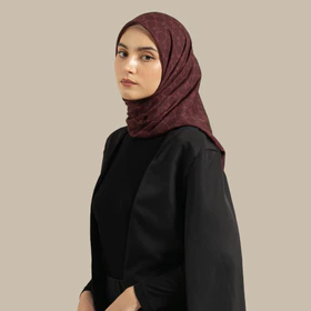 Wulang Narawangsa Hijab Segi Empat Monogram Maroon Kerudung Segi Empat Hijab Motif Segi Empat