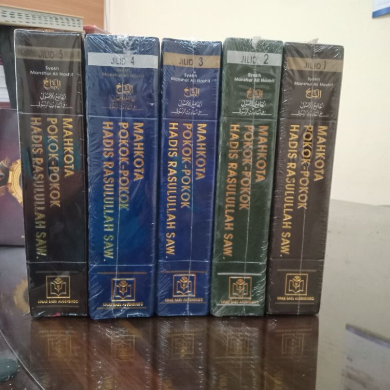 Jual Buku Terjemahan Kitab Attaj Mahkota Pokok - Pokok Hadist ...