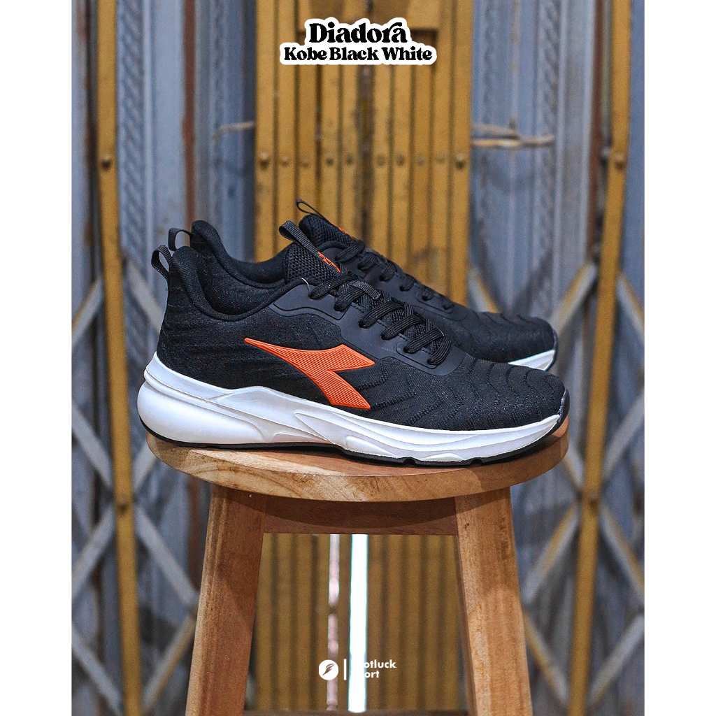 Jual Sepatu Running Sneakers Diadora Mens Series Black White