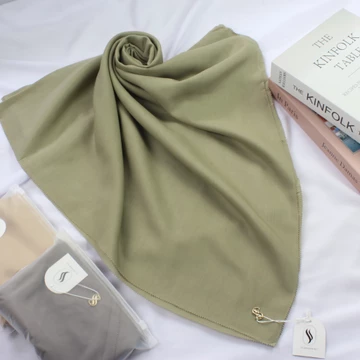 Jilbab Segi Empat Voal Syar’i Jumbo Polos By Scarfashion Ukuran 130X130