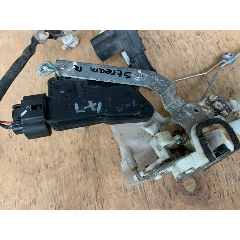 Jual Door lock Doorlock Avanza Xenia lama 2004 2011 original copotan ...