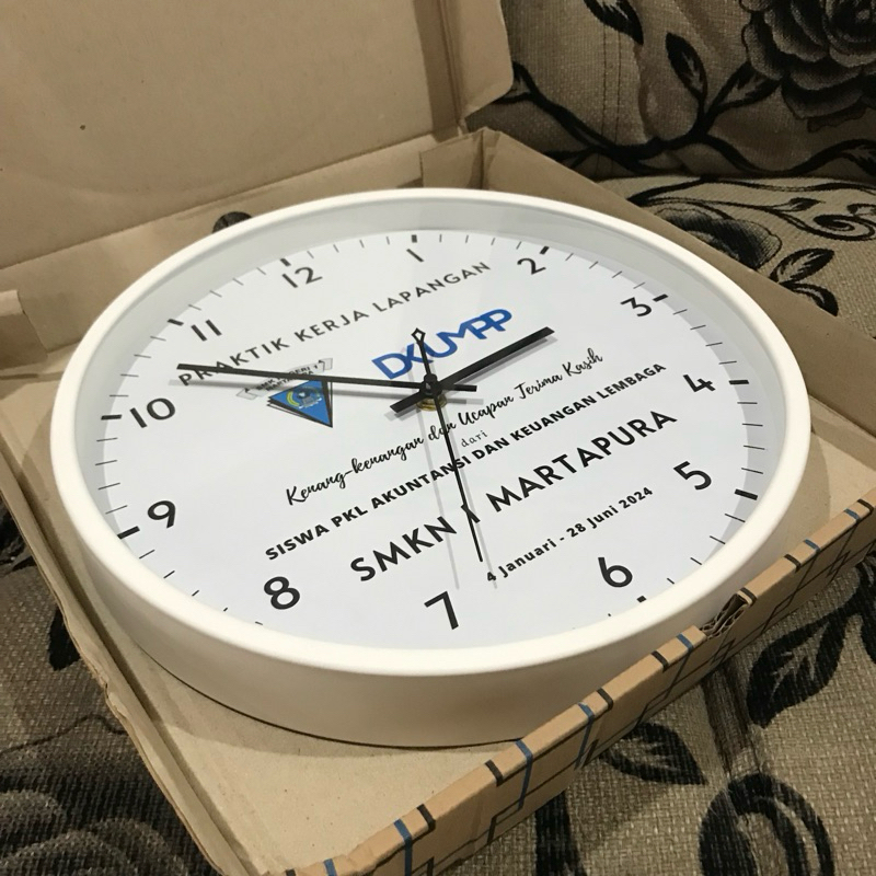 Jual JAM DINDING KACA CUSTOM UNIK / HADIAH KADO PERNIKAHAN KELULUSAN ...