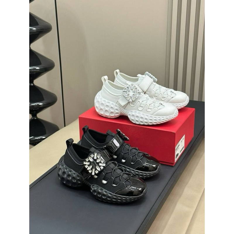 Jual RV Sneakers | Shopee Indonesia