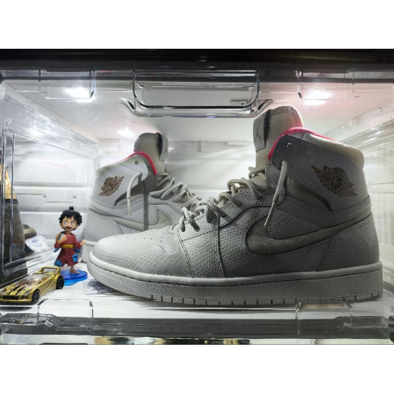 aj1 snake