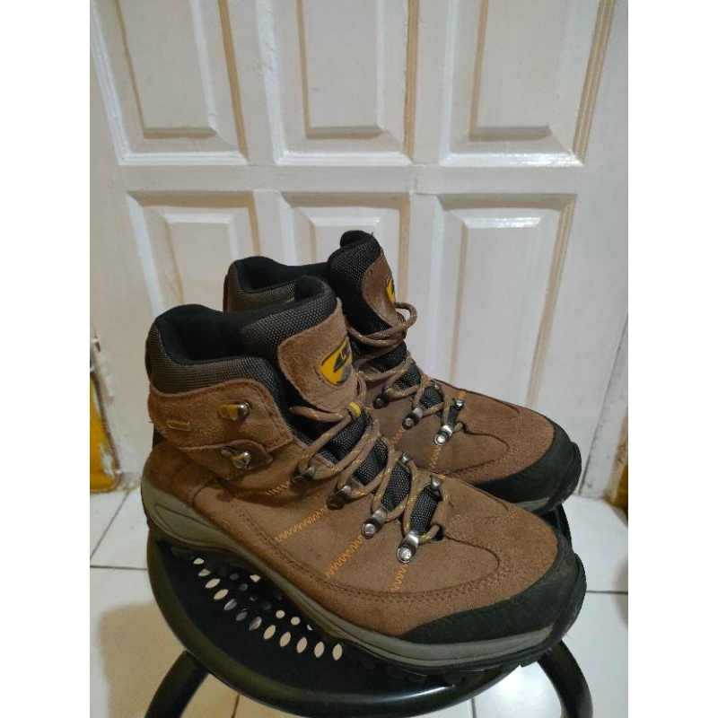 Jual Sepatu Gunung Rei Outdoor Gear | Shopee Indonesia
