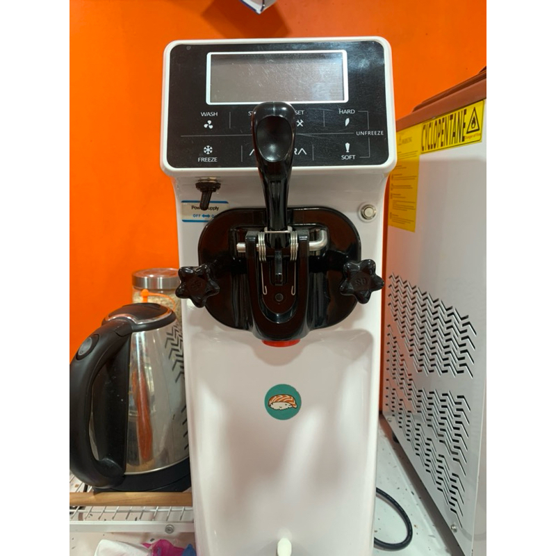 Jual Soft Ice Cream Machine ST16E (White) | Shopee Indonesia