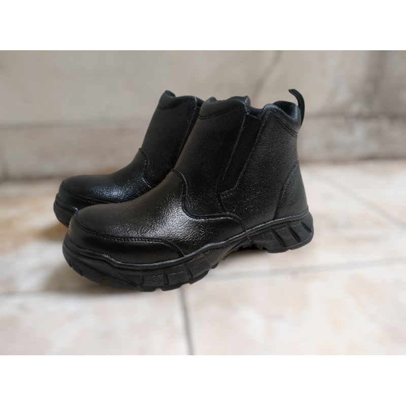 Jual SEPATU SAFETY UJUNG Besi sepatu kerja proyek | Shopee Indonesia