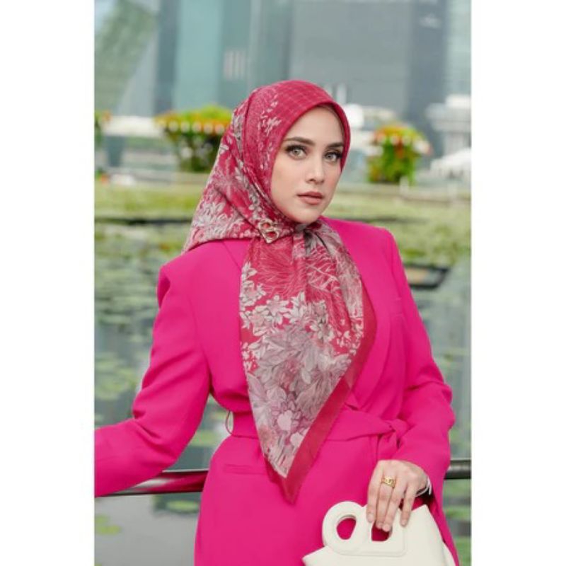 Jual Buttonscarves Singapore Square (NEW) | Shopee Indonesia