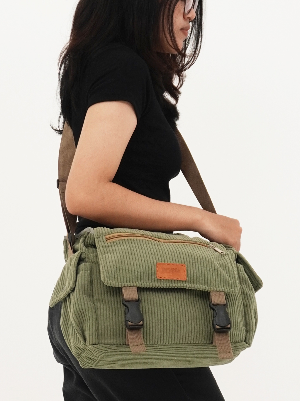 Jual Bogsa Boulder Slingbag Wanita Pria Unisex Corduroy Carrington ...