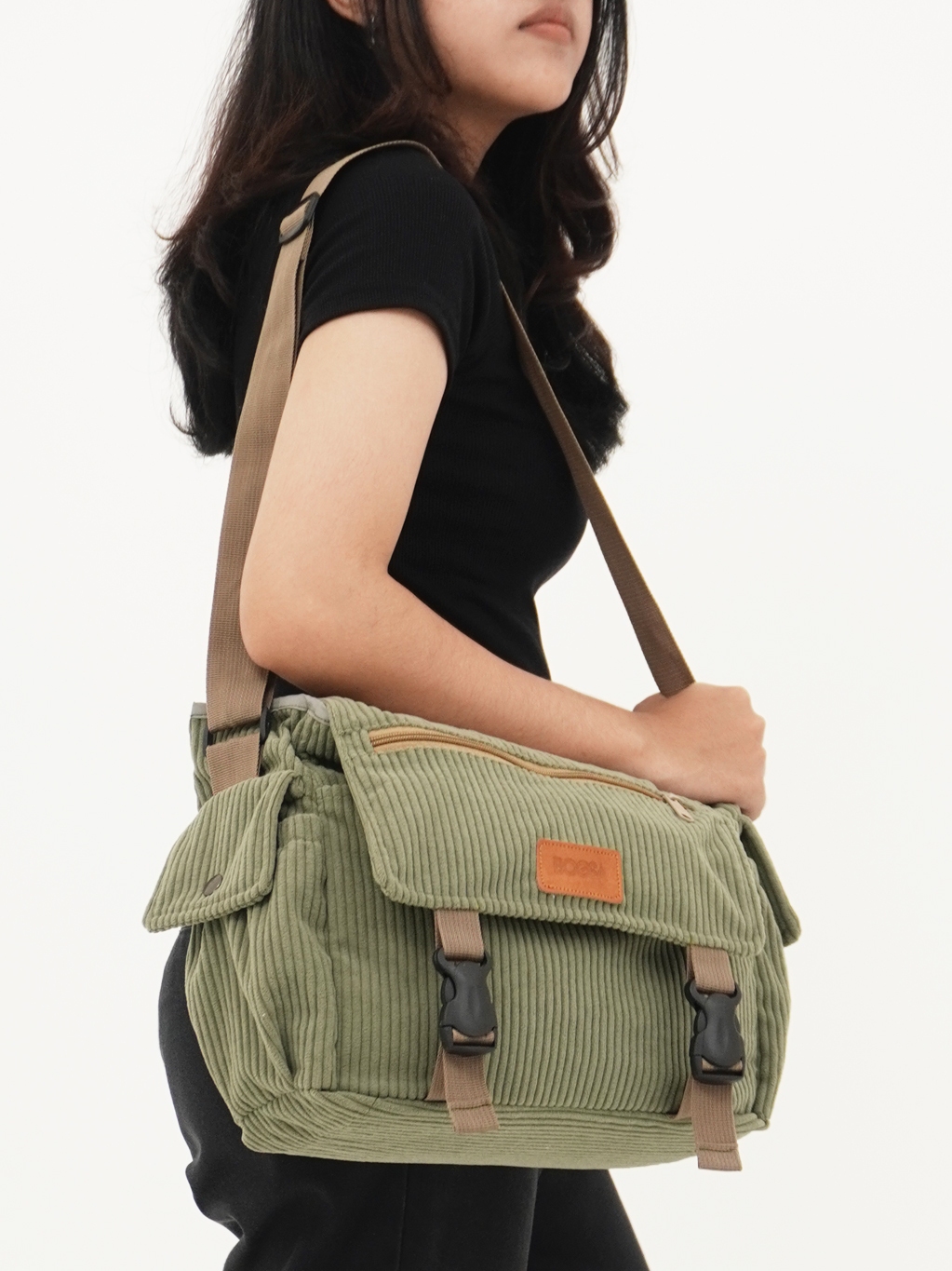 Jual Bogsa Boulder Slingbag Wanita Pria Unisex Corduroy Carrington ...