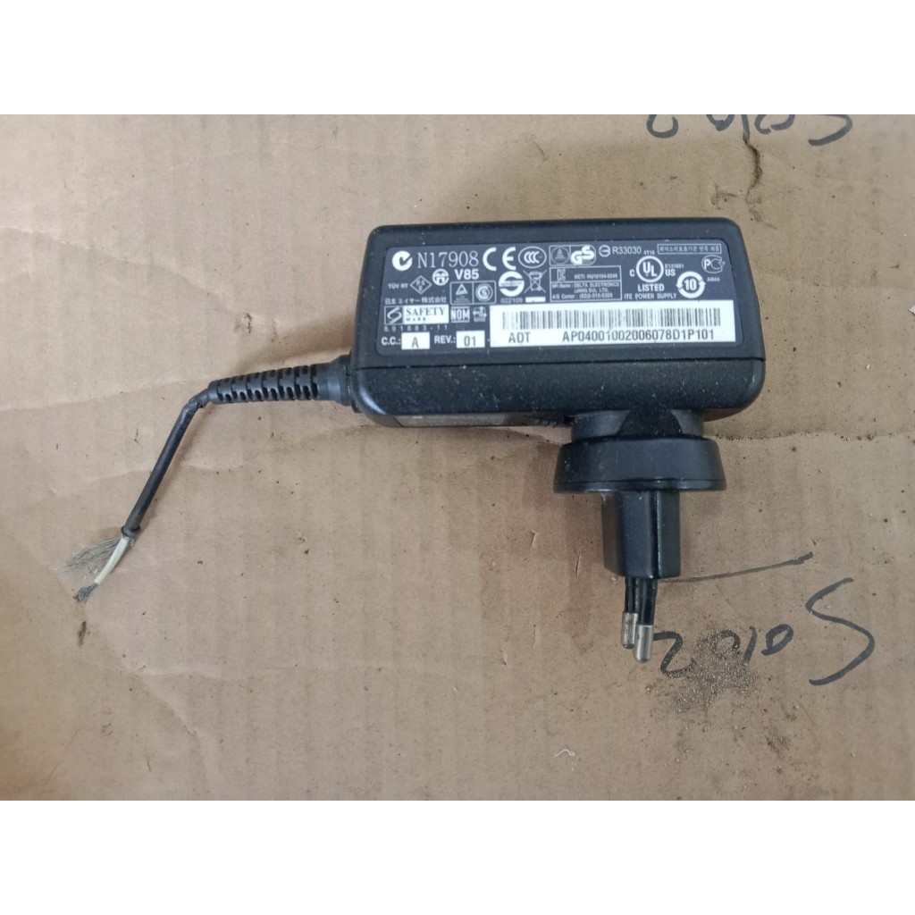 Jual BEKAS normal adaptor buntung tanpa colokan 19v 2.15a ori ces ...
