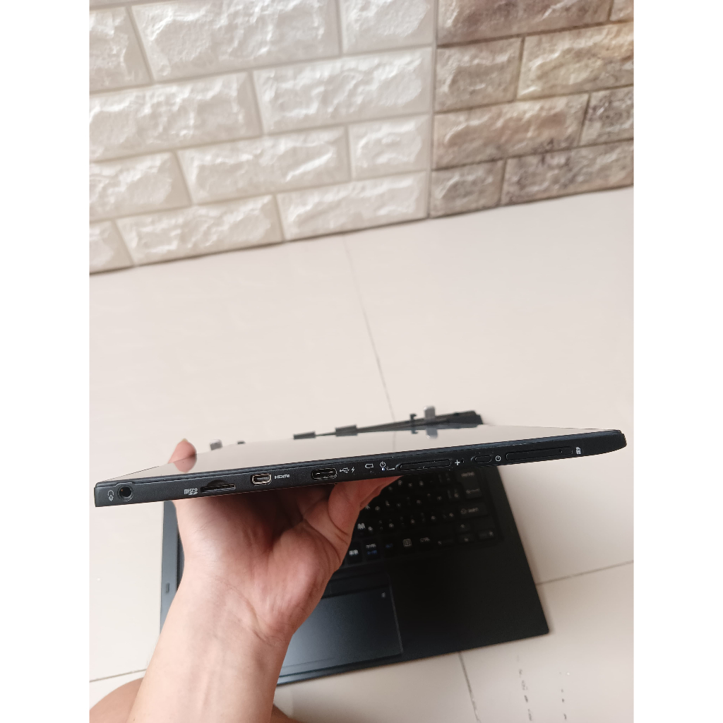Jual Toshiba Dynabook R82 Tablet 2 in 1 Core M5-6Y57 Ram 8GB SSD
