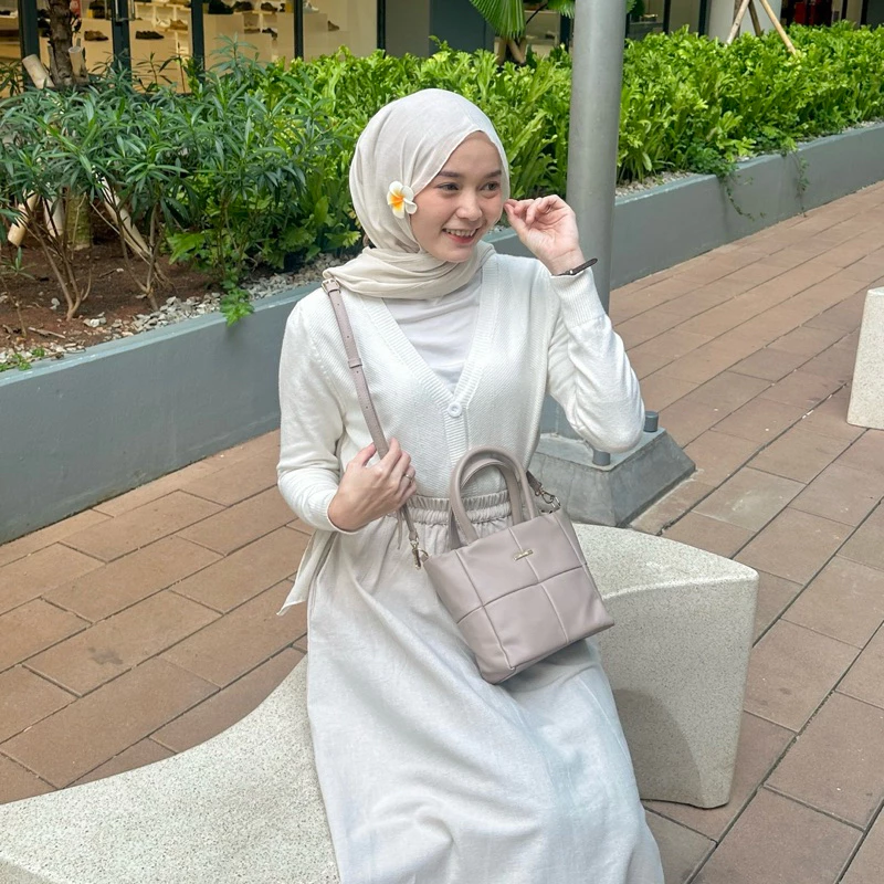 Tas Selempang Wanita - Digunakan1